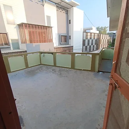 Raghuvardham Delux 3 Double Beds Ayodhya Exterior photo
